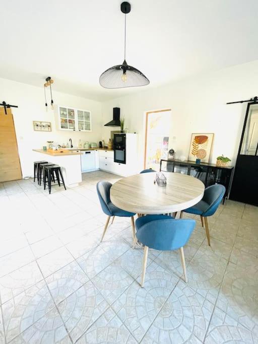 Maison Au Milieu Des Chevaux LʼIsle-sur-la-Sorgue Extérieur photo